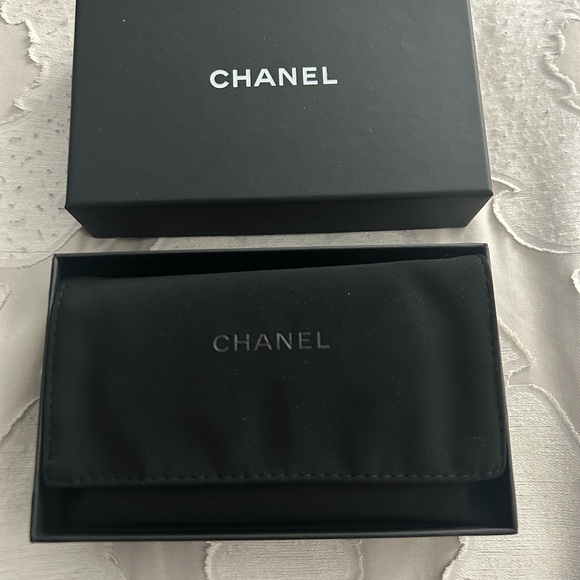 CHANEL Black Caviar Key Holder - NWT - Picture 7 of 8